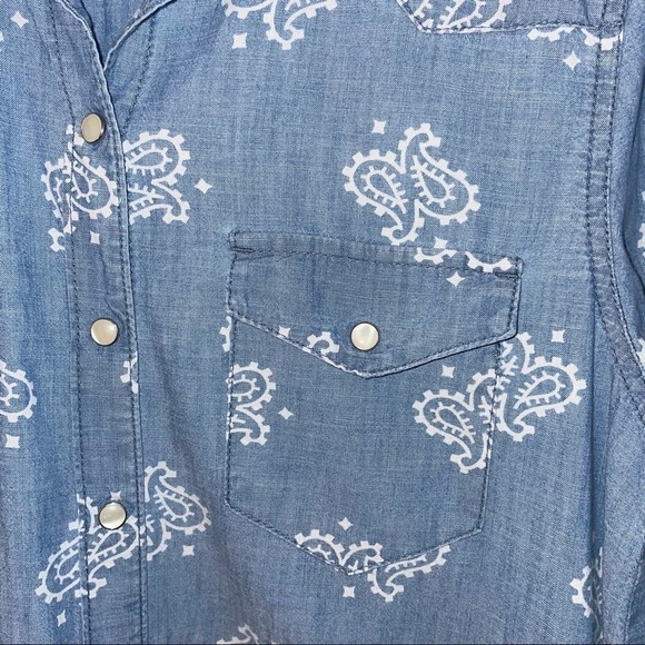 GAP Denim Pearl Button Up Dress w/Paisley Design & Pockets - Picture 7 of 7